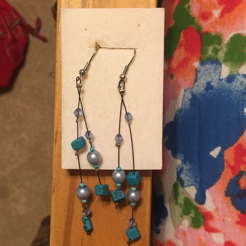 Turquoise and beads dangle earrings